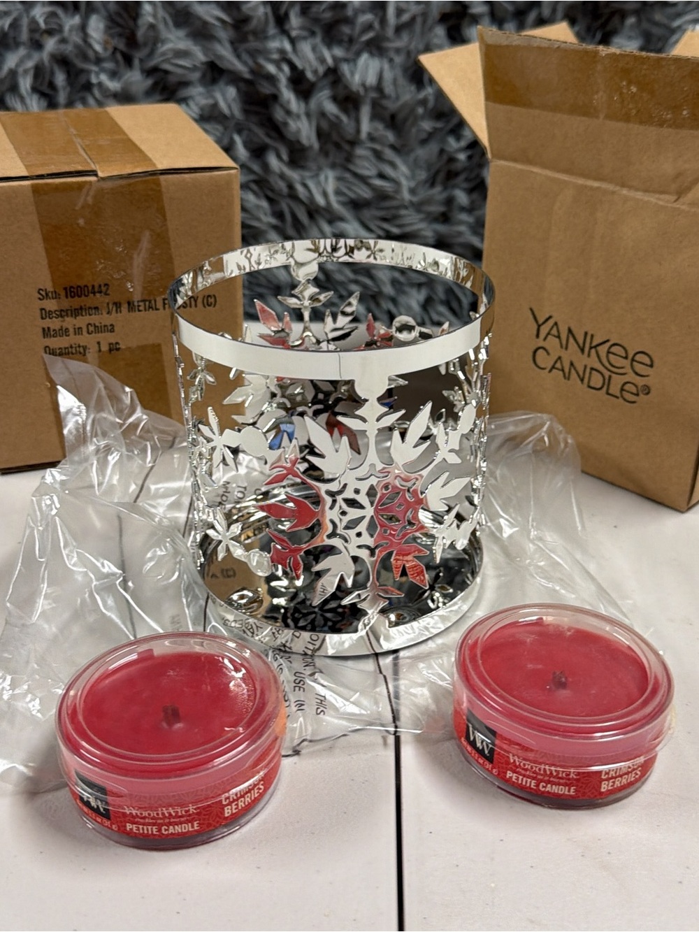Set of 2 Yankee Candle Silver Snowflake candle  Holder with 2 Red Petite Candles